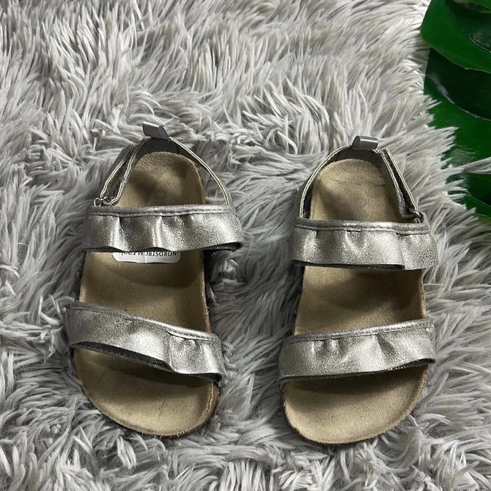 🌺osh kosh silver Jesus sandals size 8